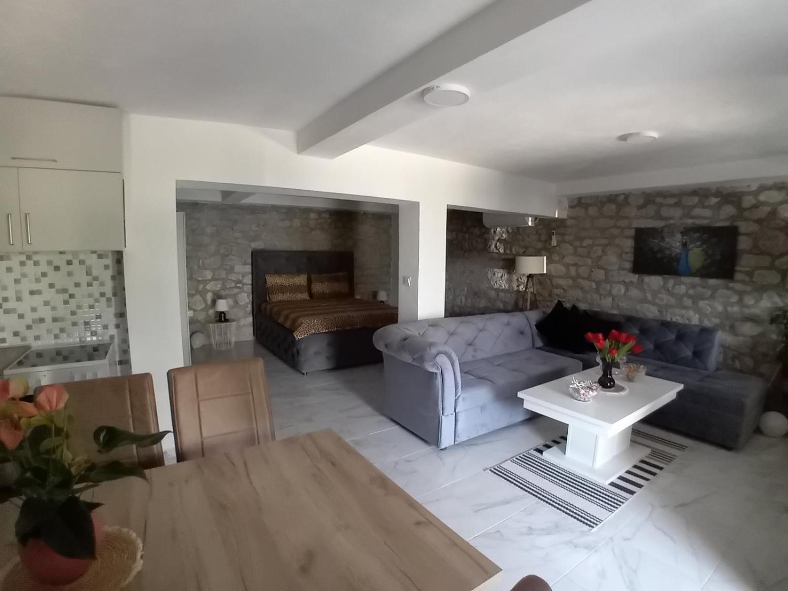 Apartmani Dumezic 바르 객실 사진