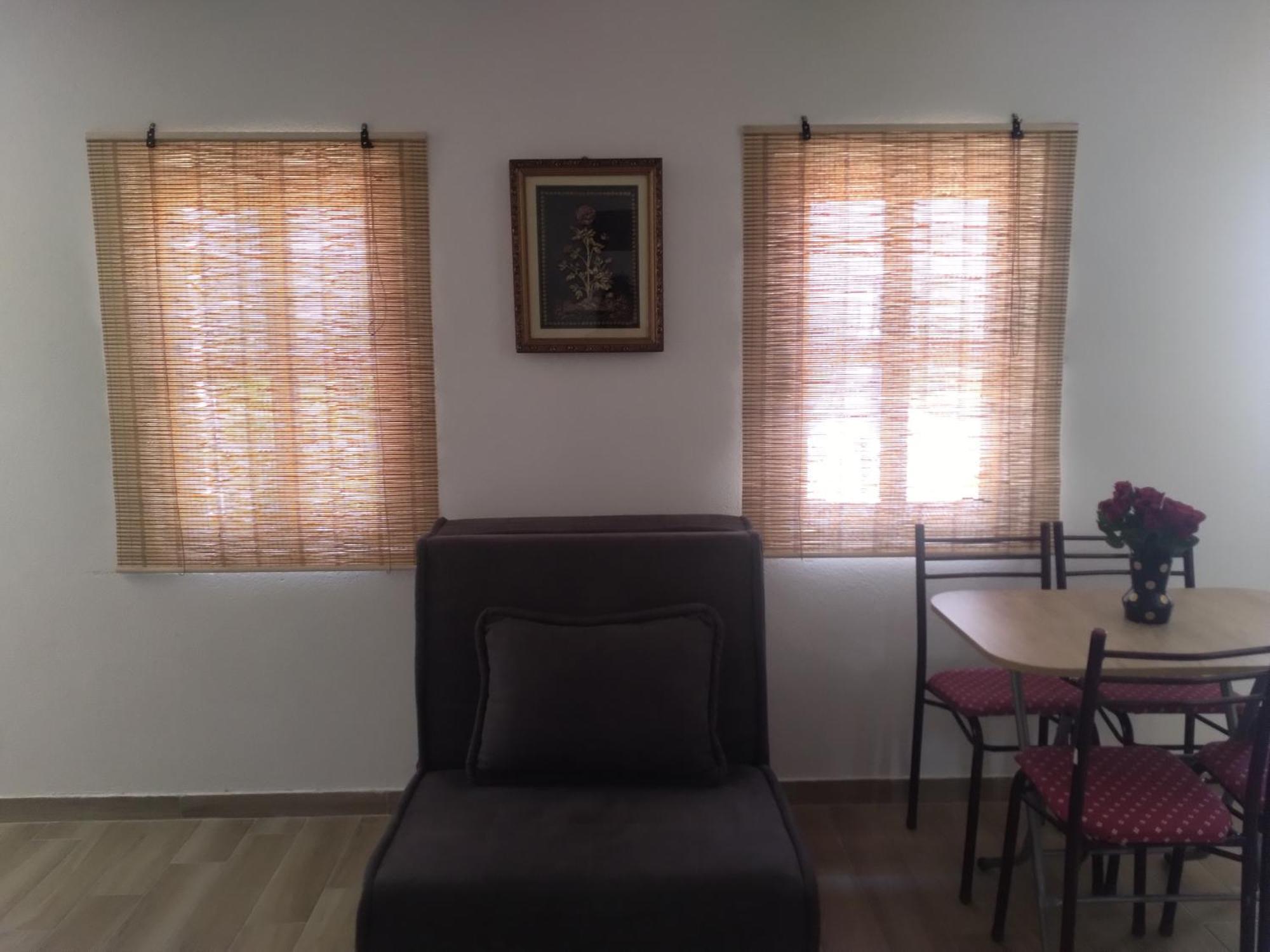 Apartmani Dumezic 바르 객실 사진