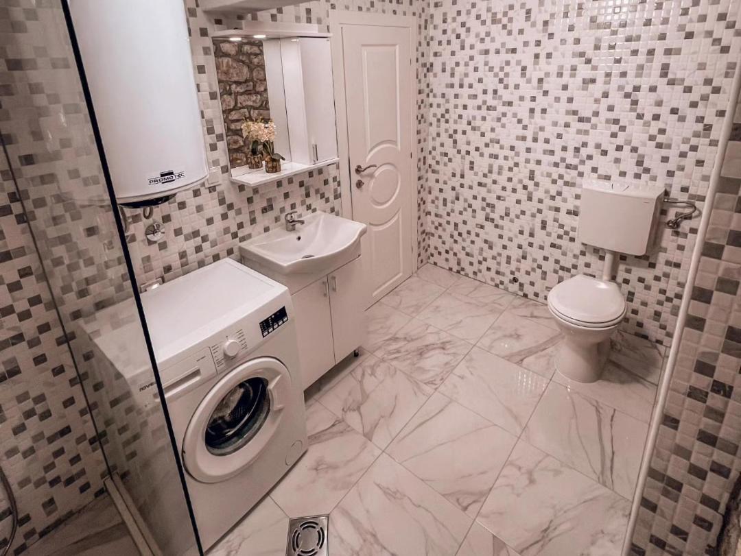 Apartmani Dumezic 바르 객실 사진