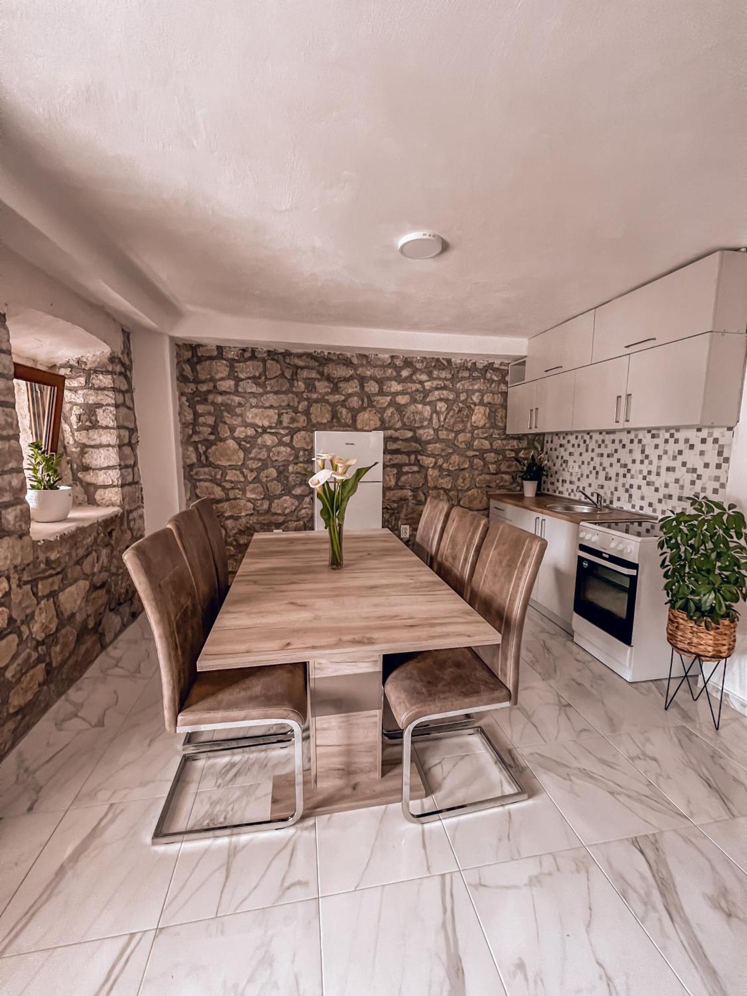Apartmani Dumezic 바르 객실 사진